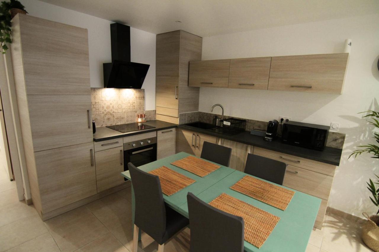 Apartment Right In The Heart Of Сет Экстерьер фото